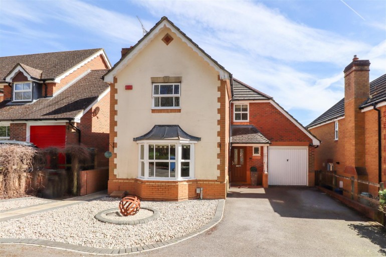 Camus Close, Church Crookham, Fleet