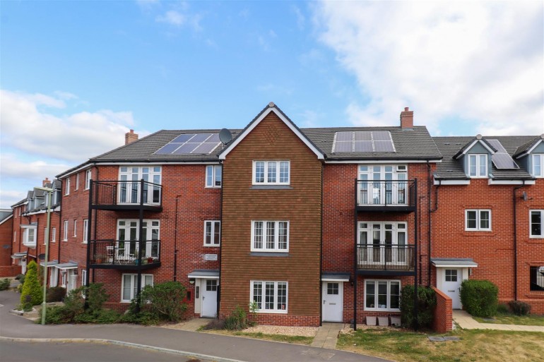 Jubilee Drive, Church Crookham, Fleet