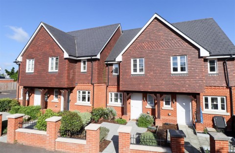 Ewshot Gardens, Ewshot, Farnham