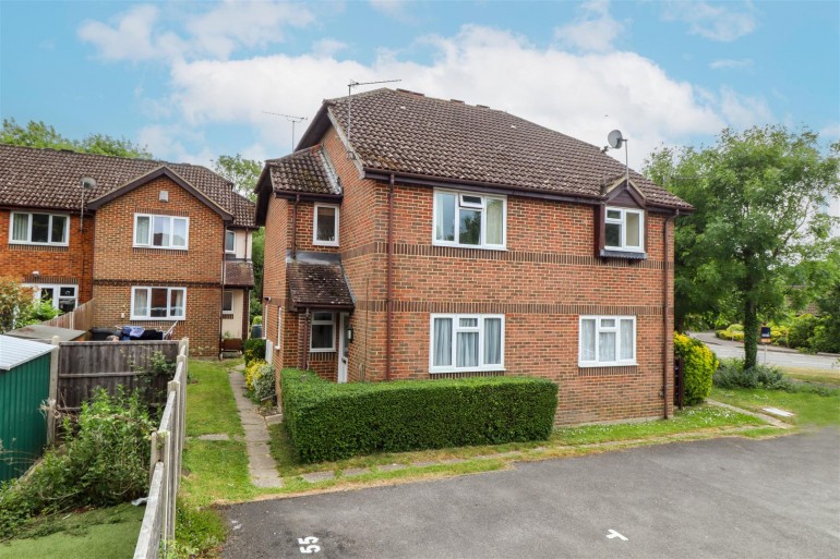 Barn Meadow Close, Church Crookham, Fleet