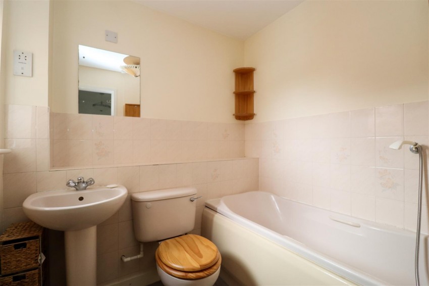 Images for Barn Meadow Close, Church Crookham, Fleet