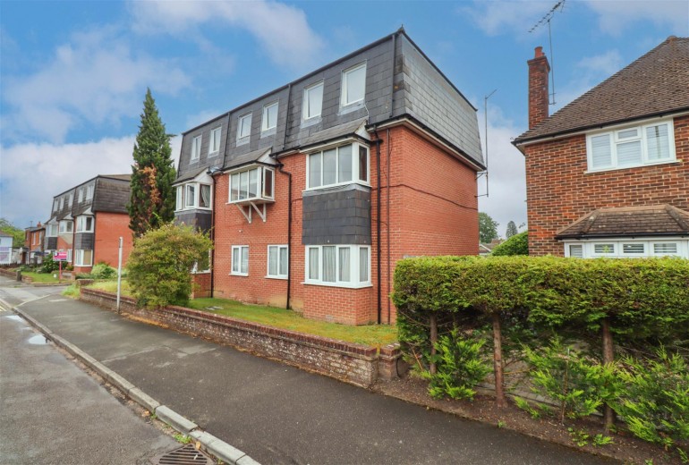 Albert Street, Fleet