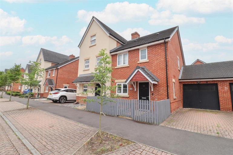 Thompson Way, Farnborough