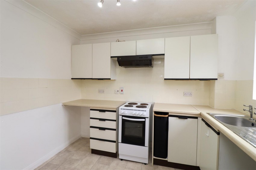 Images for Drovers End, Fleet