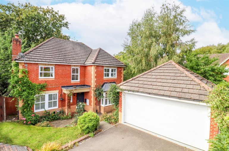 Camus Close, Church Crookham, Fleet