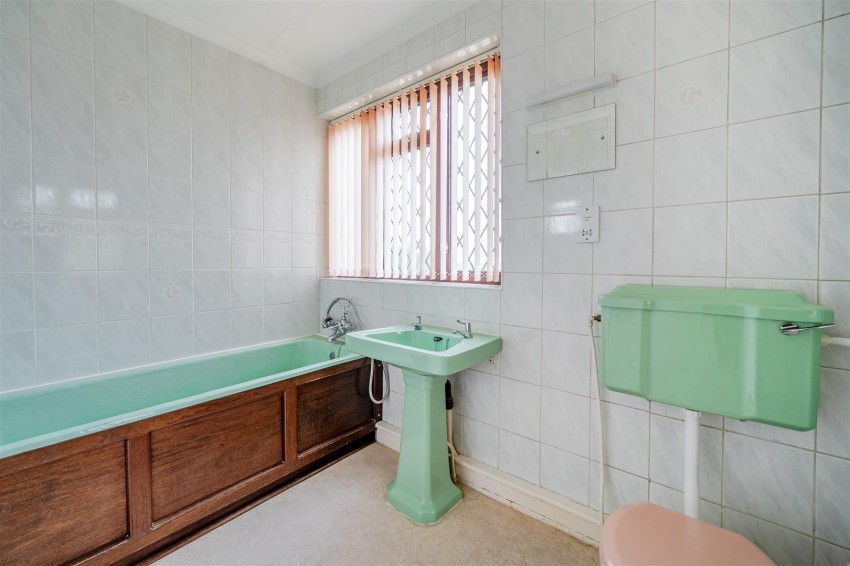 Images for Doras Green Lane, Ewshot, Farnham