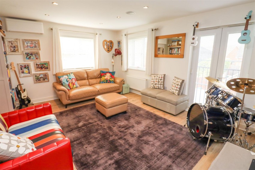 Images for Walker Close, Church Crookham, Fleet