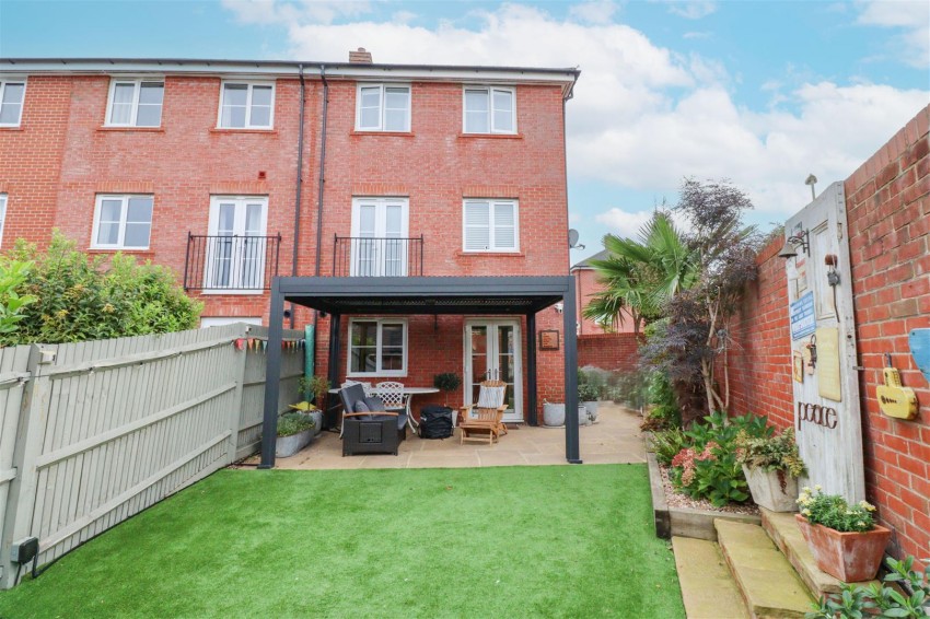 Images for Walker Close, Church Crookham, Fleet