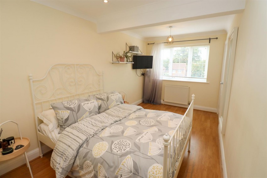 Images for Hunnels Close, Church Crookham, Fleet