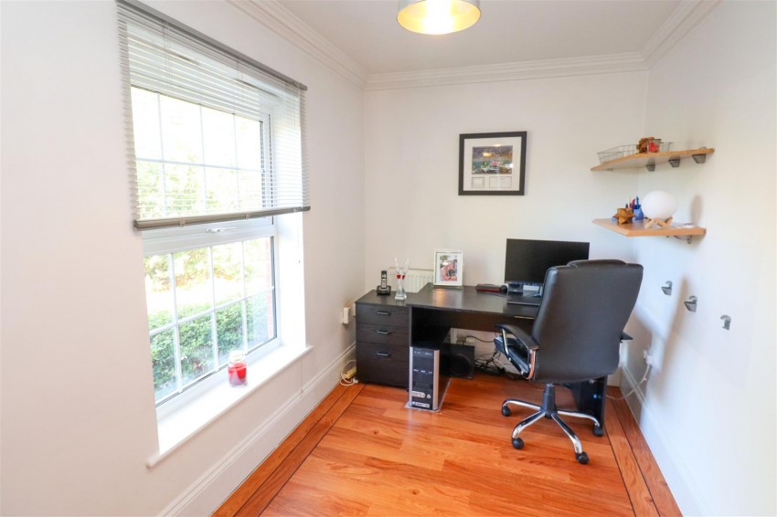 Images for Crowdale Drive, Fleet