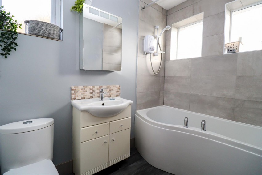 Images for Carlton Crescent, Church Crookham