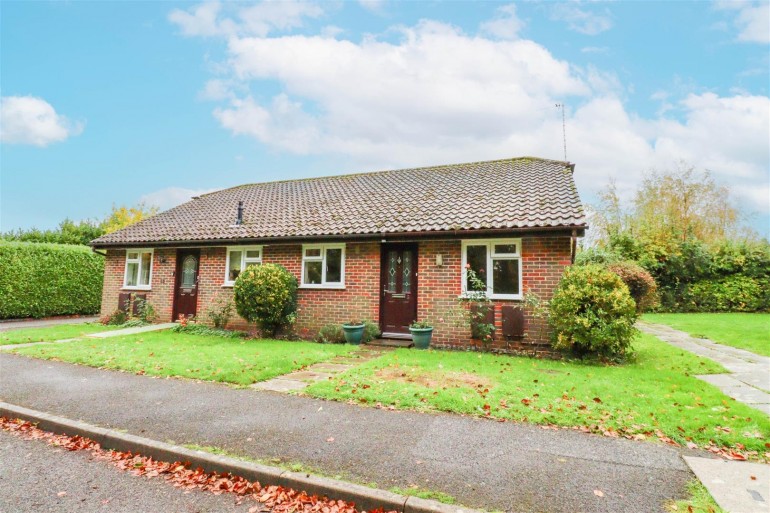 Ravelin Close, Crondall, Farnham