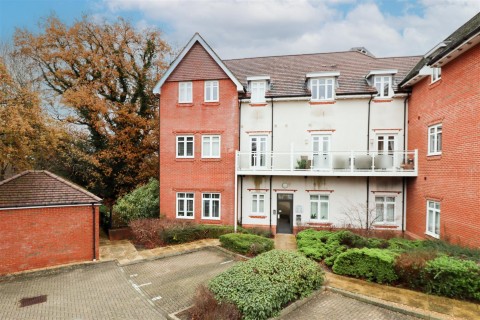 View Full Details for Jubilee Drive, Church Crookham, Fleet