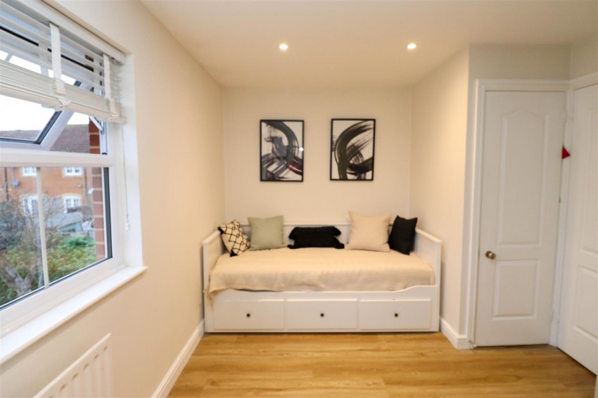 Images for Hop Garden, Church Crookham, Fleet