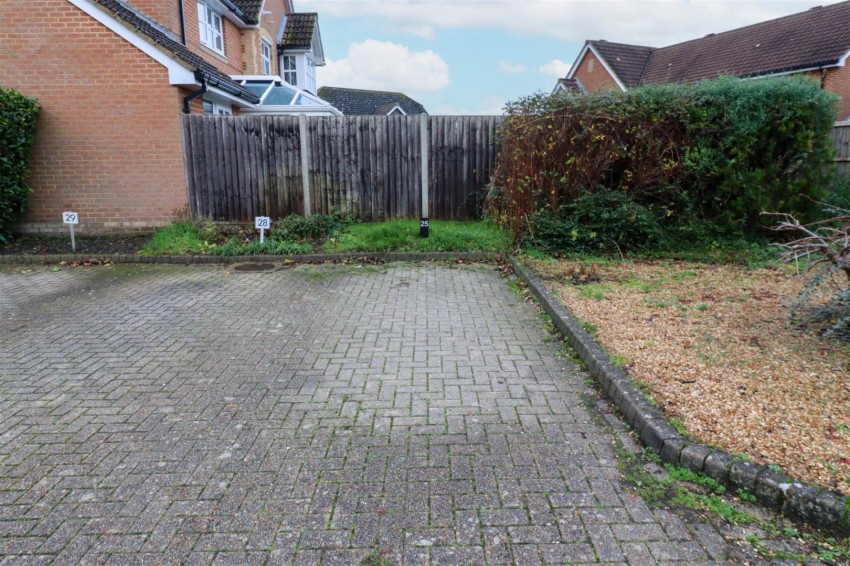 Images for Hop Garden, Church Crookham, Fleet