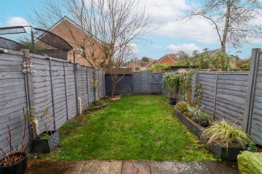 Images for Hop Garden, Church Crookham, Fleet