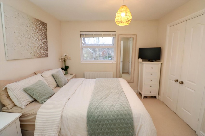 Images for Hop Garden, Church Crookham, Fleet