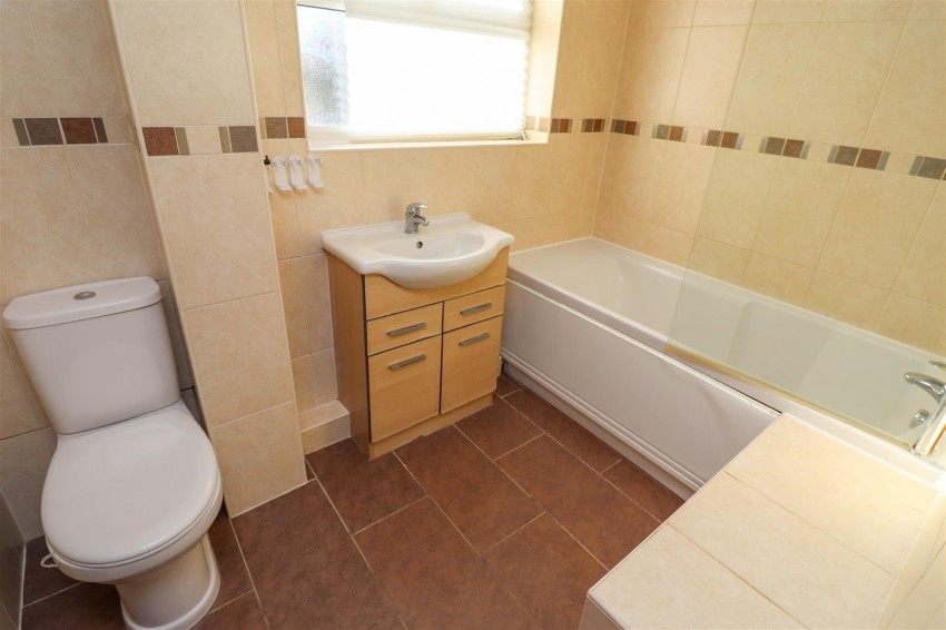 Images for Fallowfield, Yateley