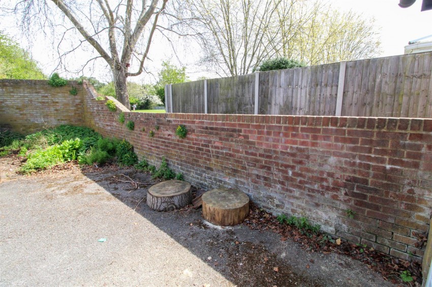 Images for Fallowfield, Yateley