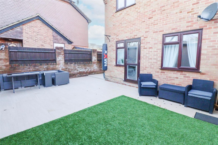 Images for Fallowfield, Yateley