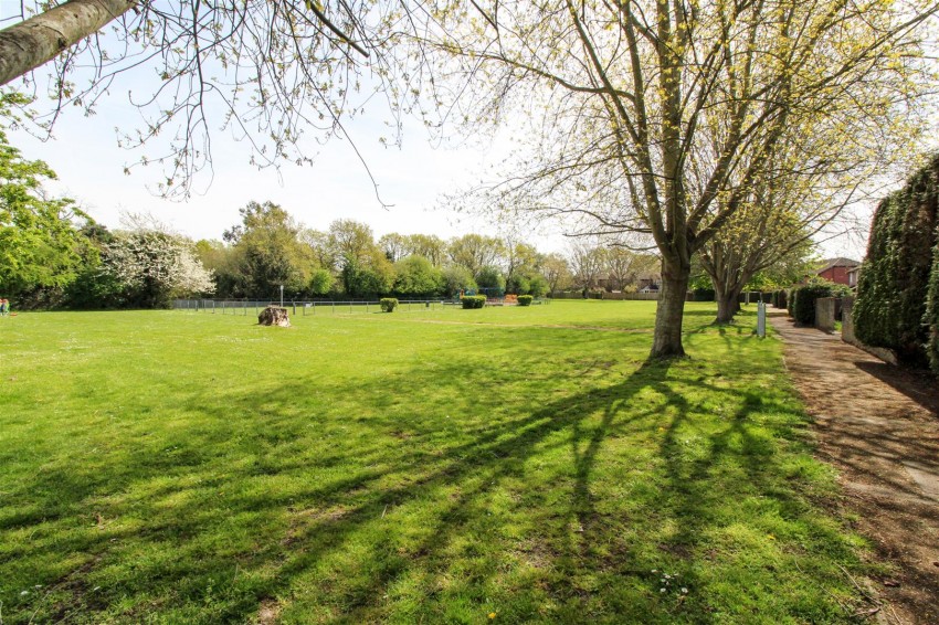 Images for Fallowfield, Yateley