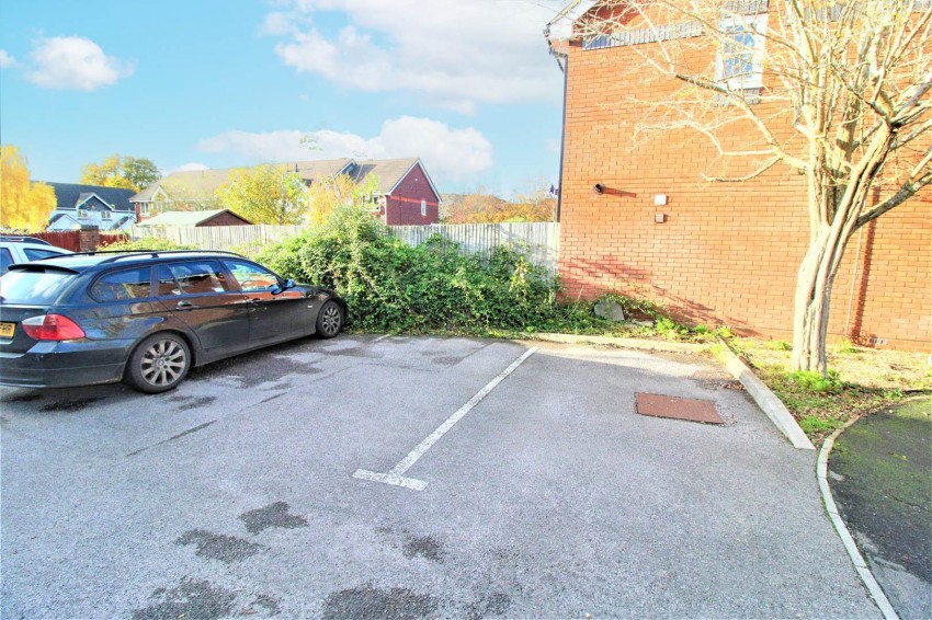 Images for Nether Vell-Mead, Church Crookham, Fleet