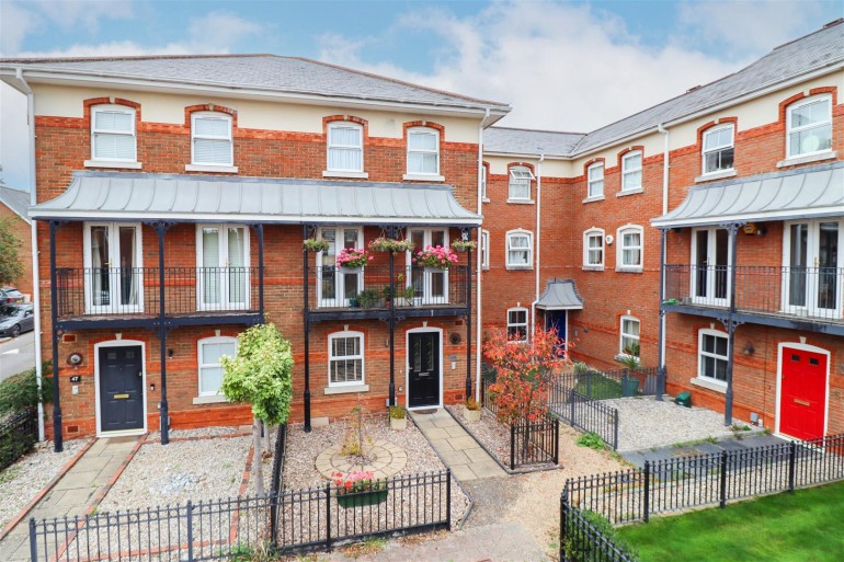 Turners Avenue, Fleet