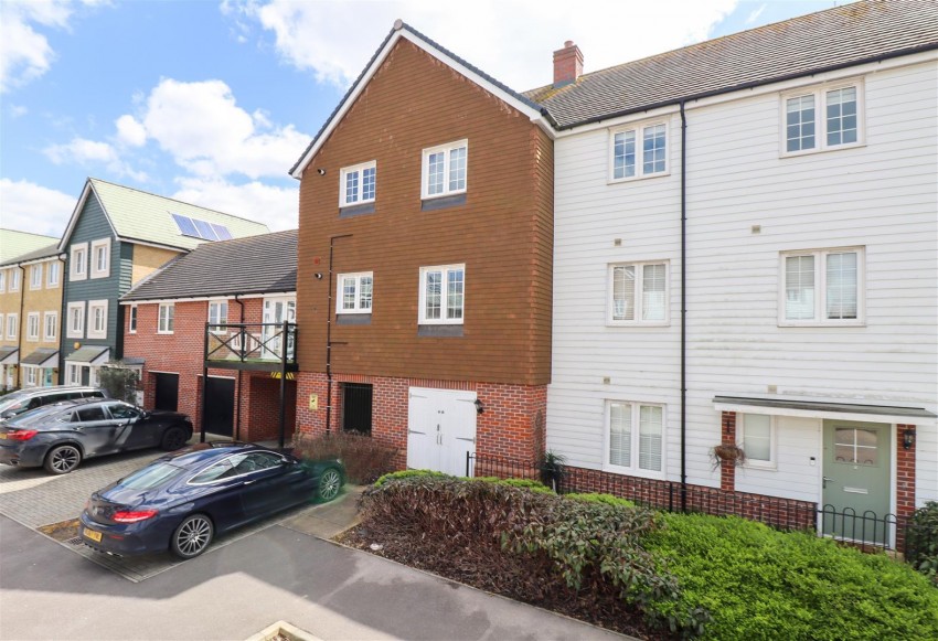 Images for Newton Drive, Church Crookham, Fleet