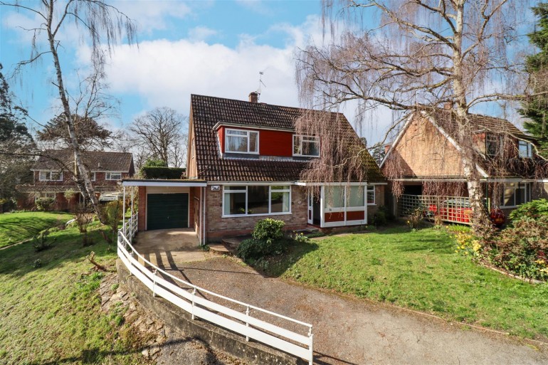Dinorben Close, Fleet