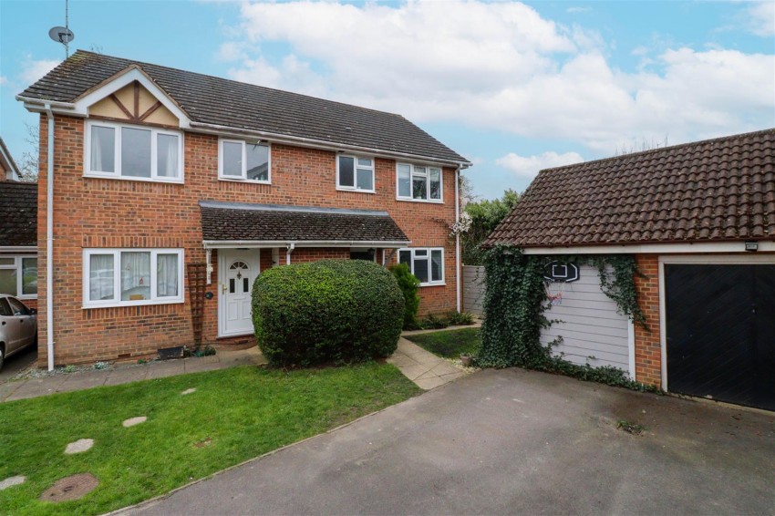 Images for Nether Vell-Mead, Church Crookham, Fleet