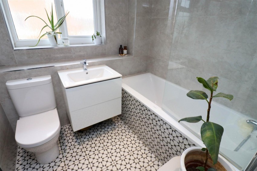 Images for Nether Vell-Mead, Church Crookham, Fleet