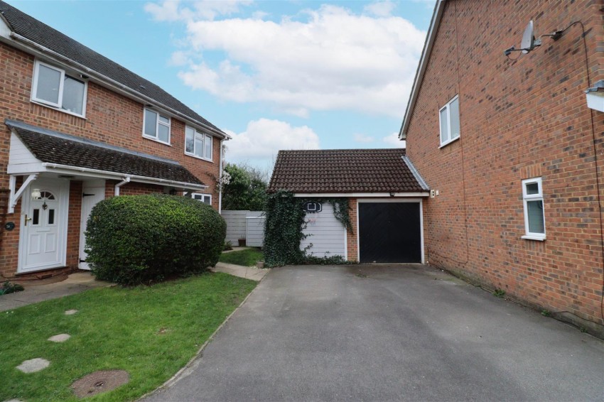 Images for Nether Vell-Mead, Church Crookham, Fleet