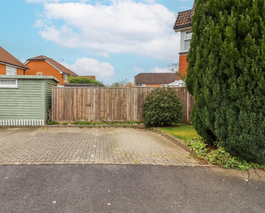 Images for Hop Garden, Church Crookham, Fleet