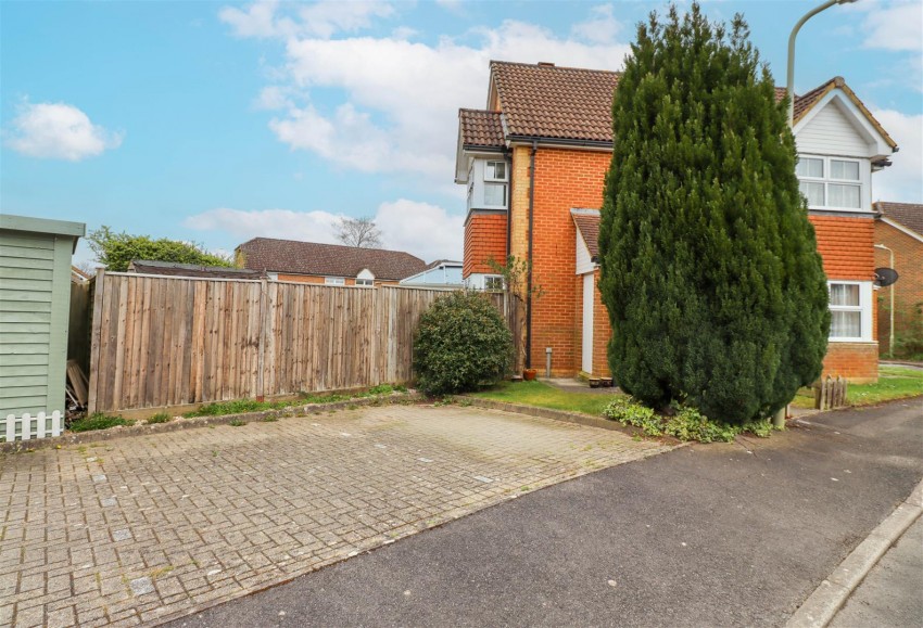 Images for Hop Garden, Church Crookham, Fleet