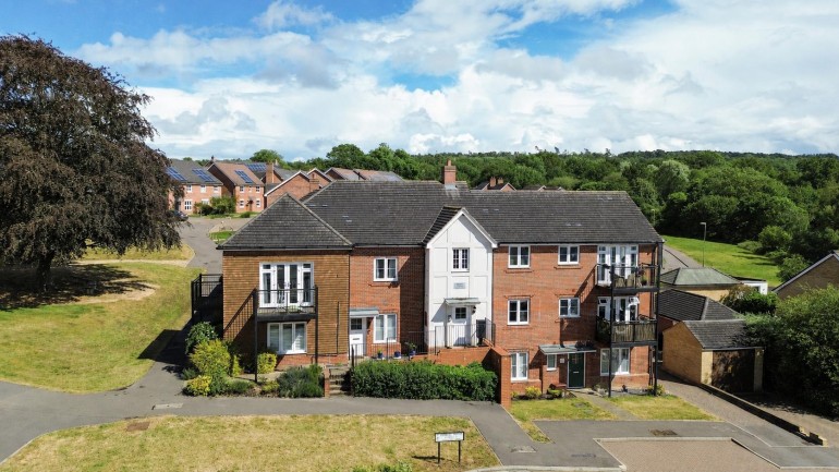Allamand Close, Church Crookham, Fleet