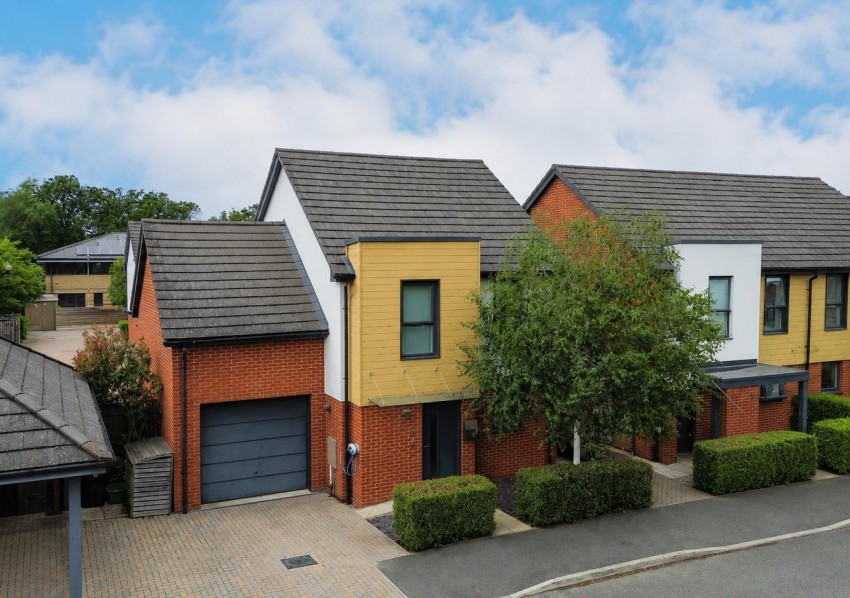 Images for Redfields Meadow, Church Crookham, Fleet