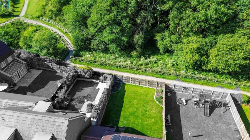 Images for Nugent Close, Church Crookham, Fleet