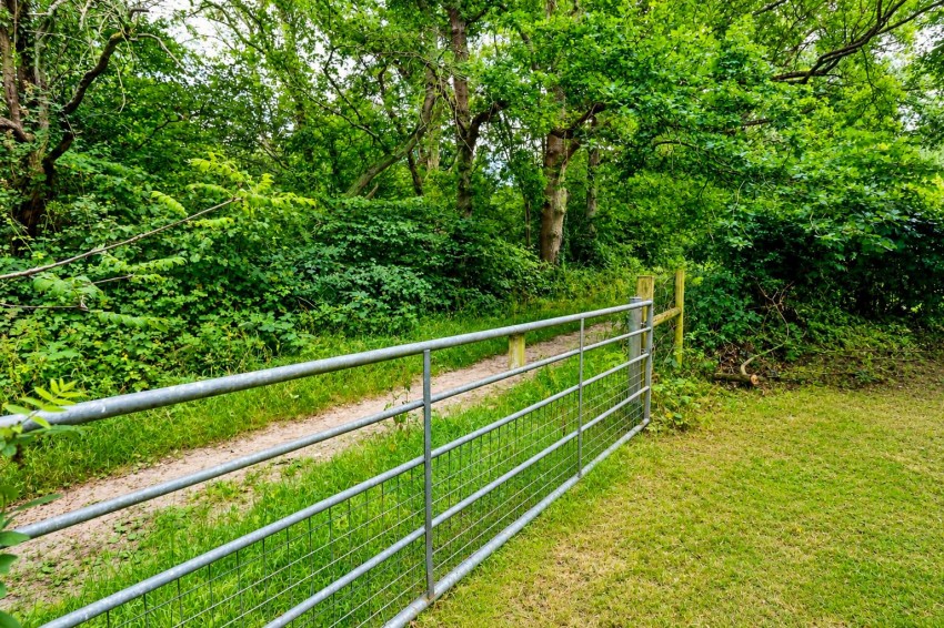 Images for Wedmans Lane, Rotherwick, Hook
