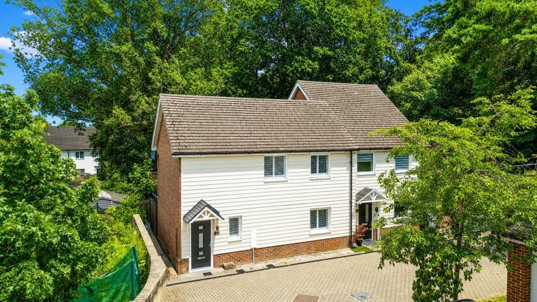 Macintyre Place, Church Crookham, Fleet
