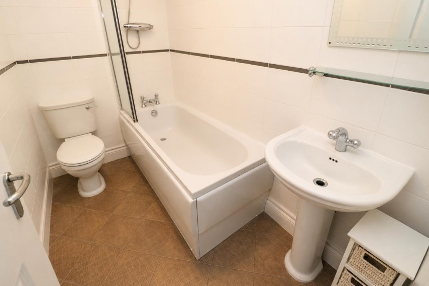 Images for Chertsey Street, Fleet